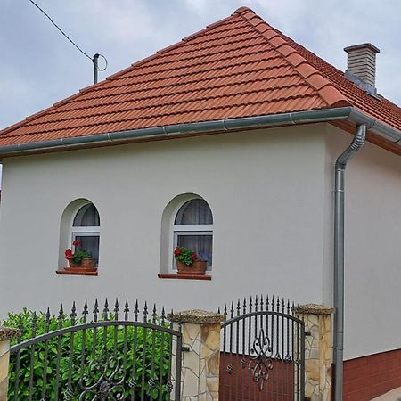 Manipura Βίλα Szemenyecsörnye Εξωτερικό φωτογραφία